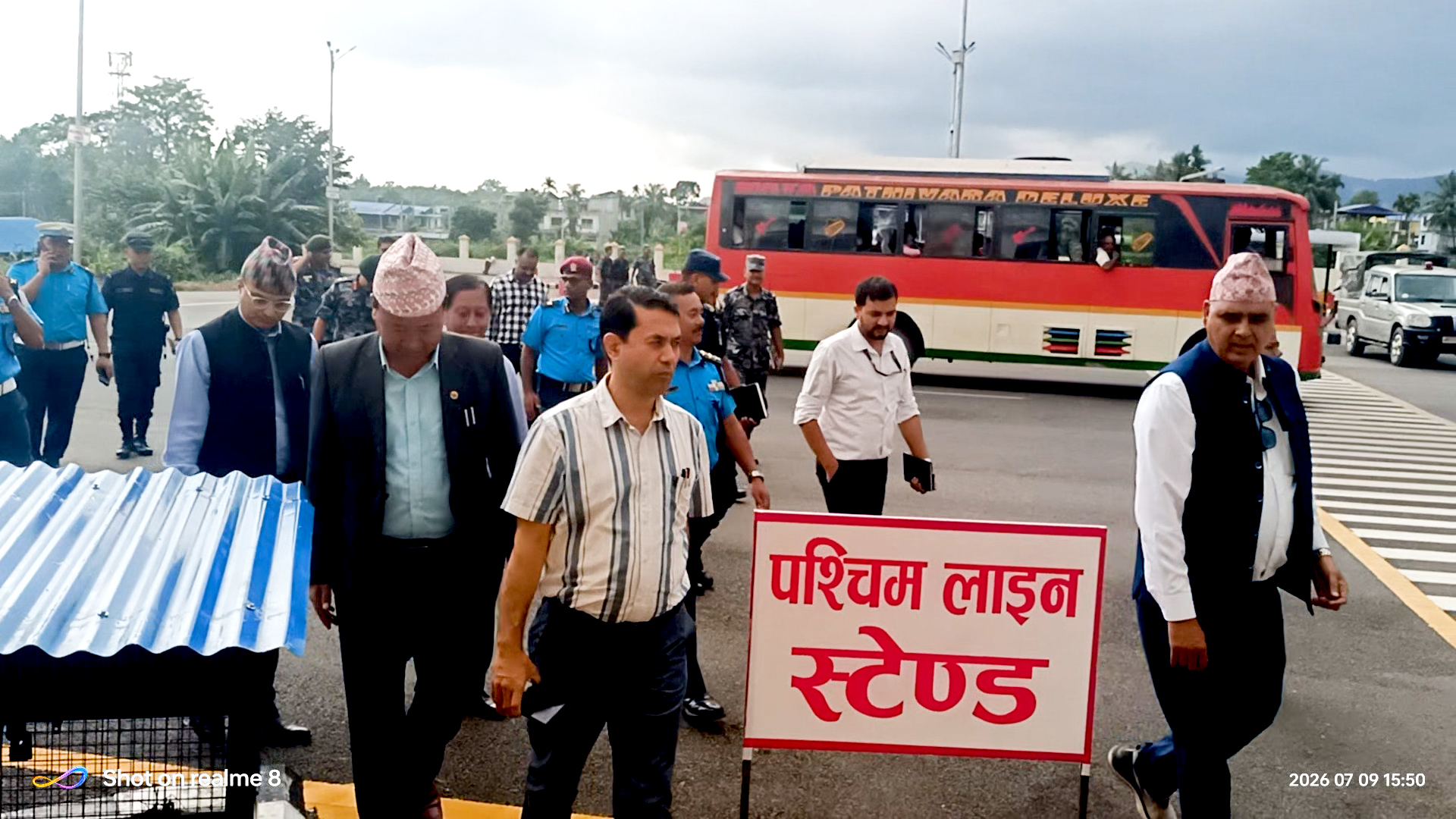 उद्घाटनपछि व्यवस्थापनका केही पक्ष नमिल्दा सञ्चालनमा आउन नसकेको बसपार्क अब प्रशासन, स्थानीय सरकार र यातायात व्यवसायीबीच भएको सहमतिसँगै सञ्चालनमा आउने