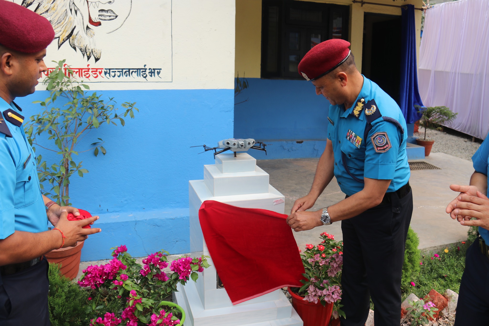 इलाका प्रहरी कार्यालय लेटाङको निरीक्षण, प्रहरीमा प्रविधि मैत्री प्रणालीलाई जोड दिदै शान्ति सुरक्षा प्रभावकारी बनाउन प्रविधियुक्त ड्रोन क्यामेराको उद्‍घाटन